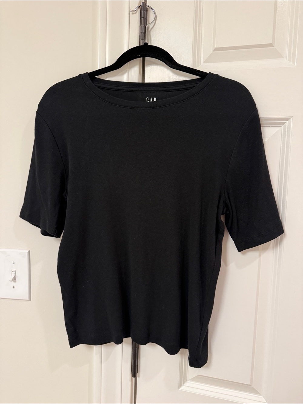 NWOT Gap size L modern tee